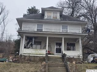 390 W 4th St, Dallas City, IL 62330