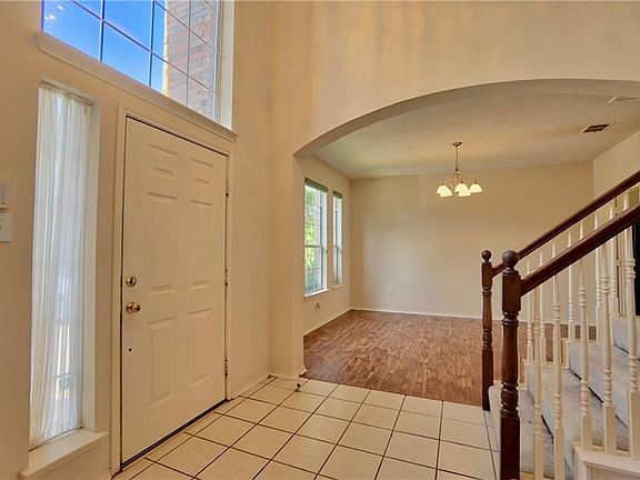 2nd image of 3905 Lakeside Dr