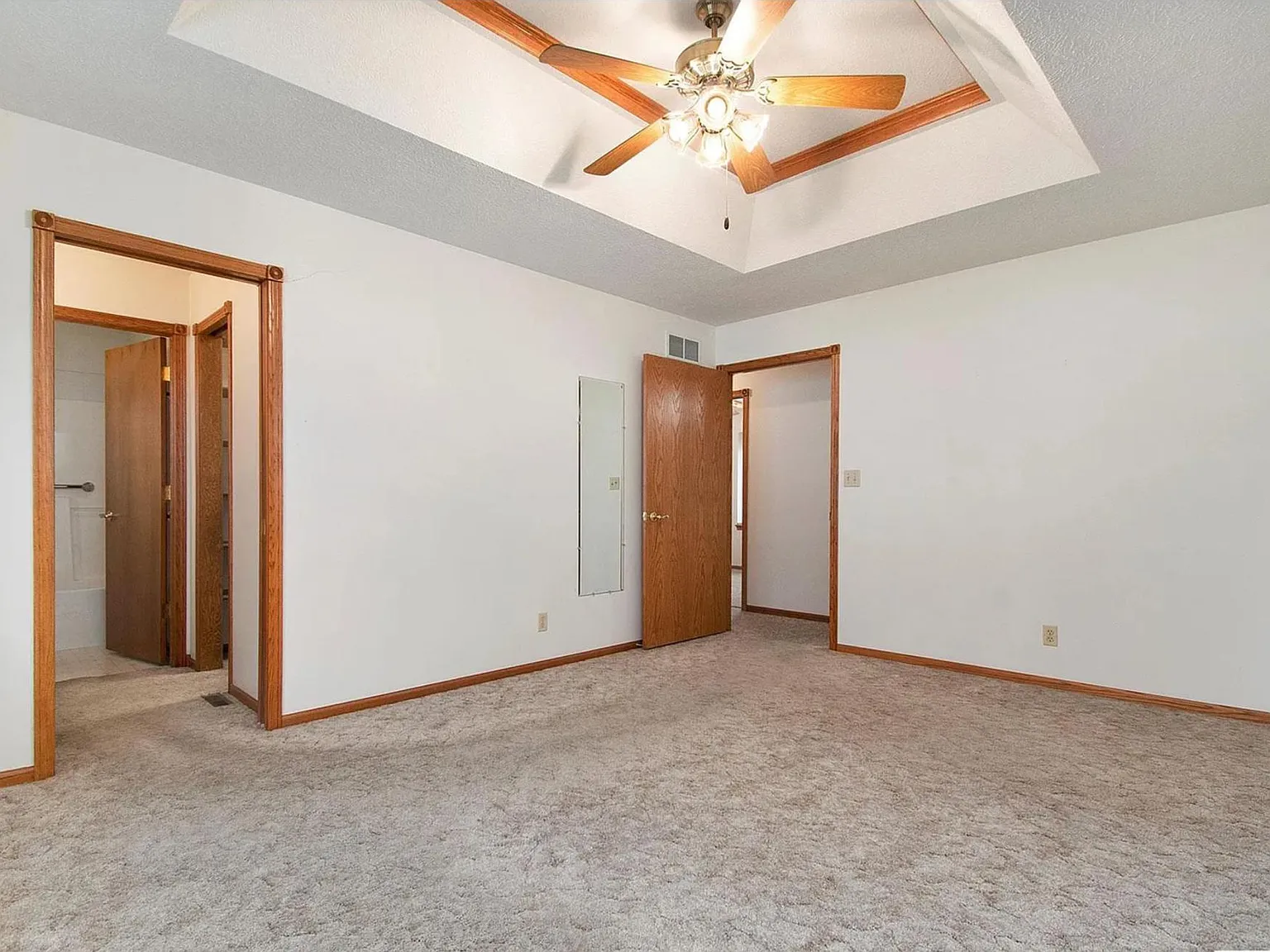 4 bed, 2534 sqft, $3,100 — Photo 3
