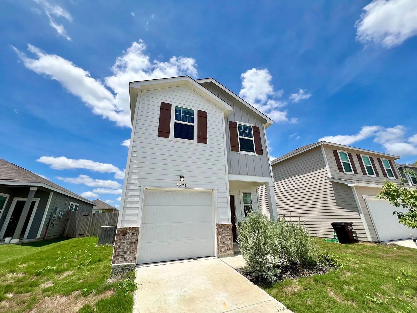 Charming Two-Story Home with Fenced Backyard & Community Pool — Photo 2