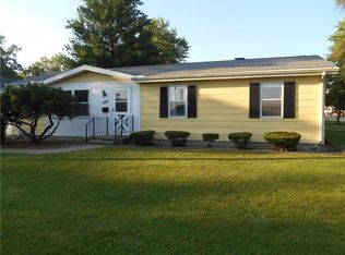 1300 Buchanan Ave, Charleston, IL 61920