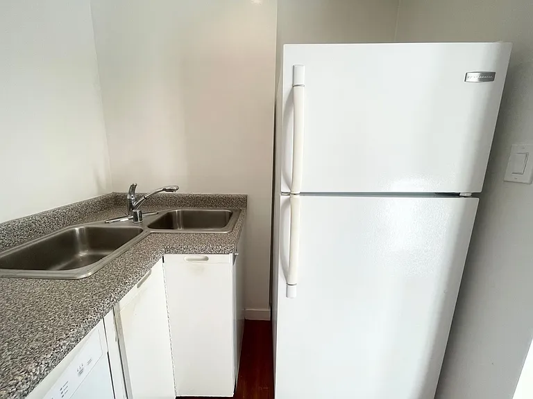 1343 Sacramento St #3 — Photo 8