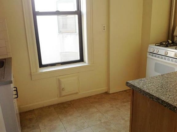 5th image of 440 Senator St APT 16