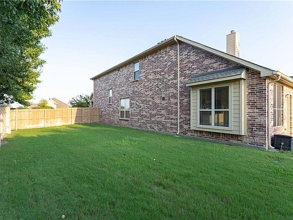4th image of 909 Appalachian Dr