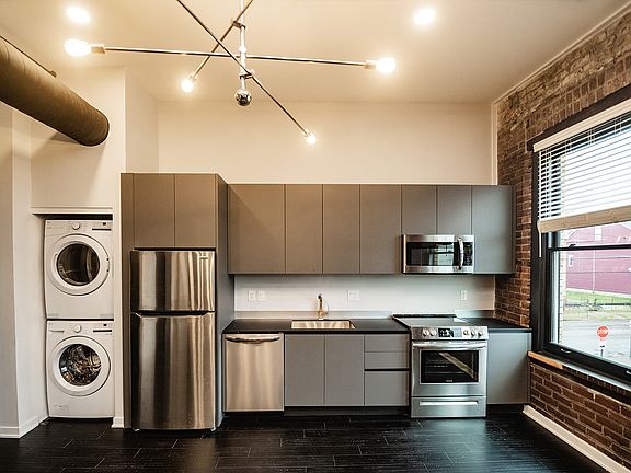 5th image of 402 W 9th St #5