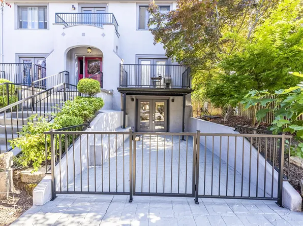 2034 NW Overton St APT E, Portland, OR 97209