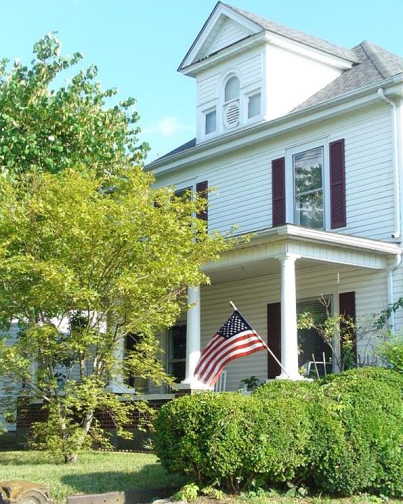 1st image of 219 E Jackson Ave
