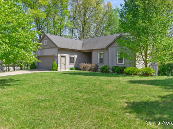 11784 Kayden Ln SE, Lowell, MI 49331