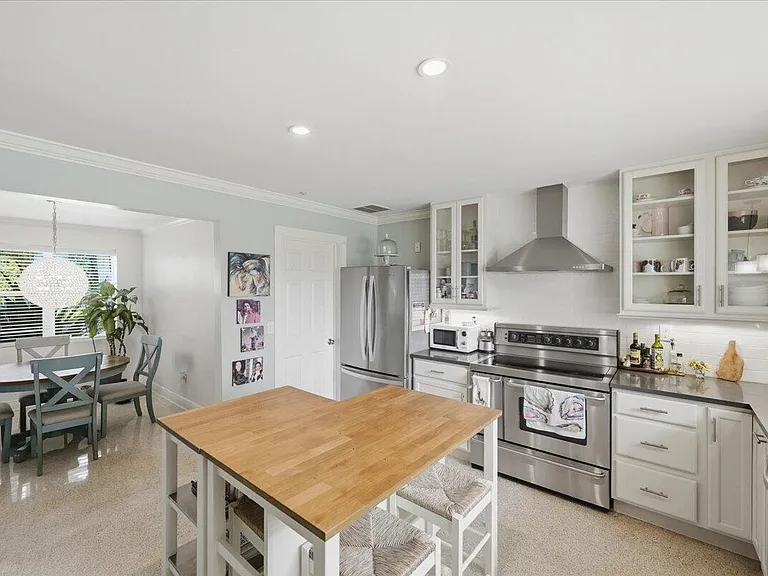 206 SE Wentworth Dr — Photo 8
