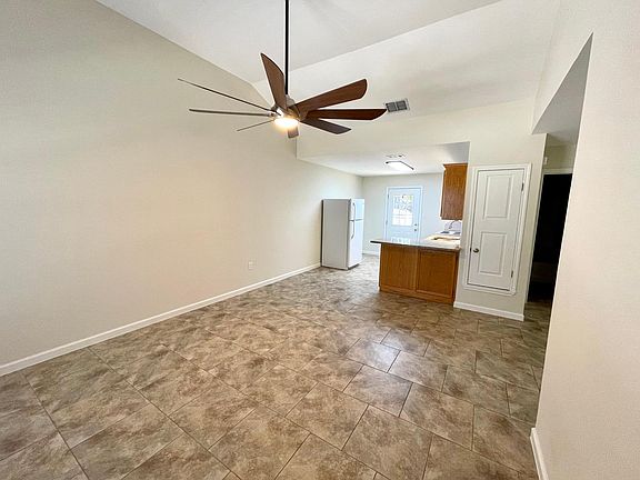 2nd image of 402 Cottonwood Dr