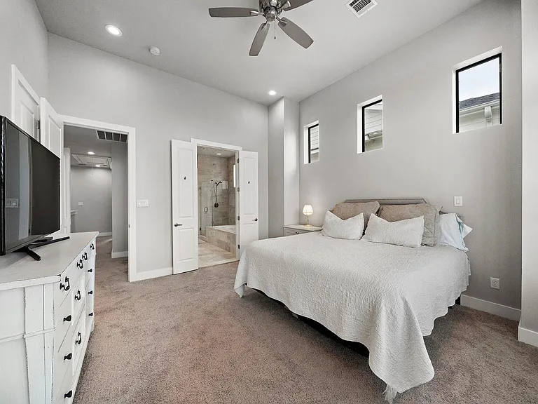 2509 Garrow St #B — Photo 19