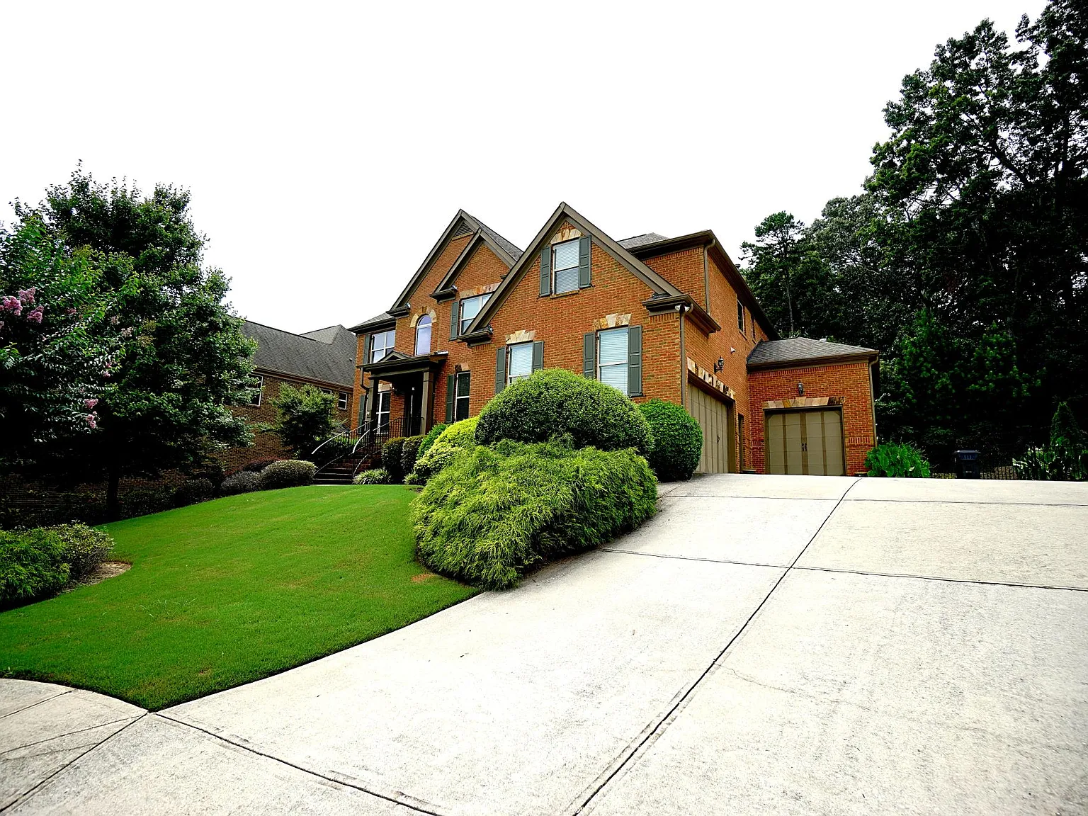 5 bed, 4461 sqft, $3,500 — Photo 2