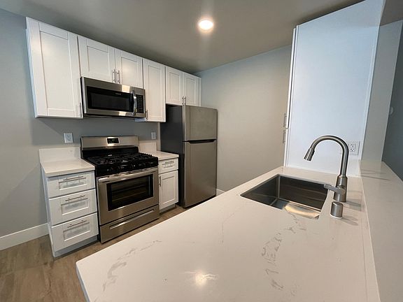3rd image of 4438 Menlo Ave APT 6