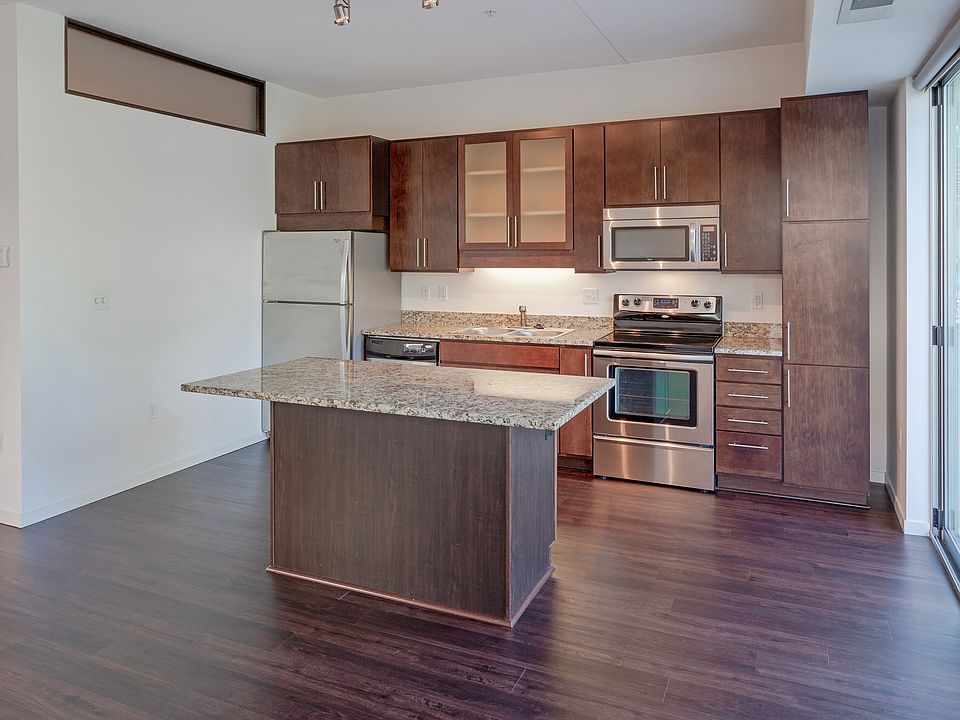 1800 Lake Kitchen Islands