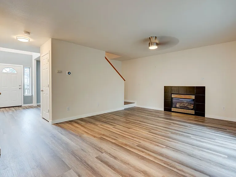 536 SW Regency Dr — Photo 13