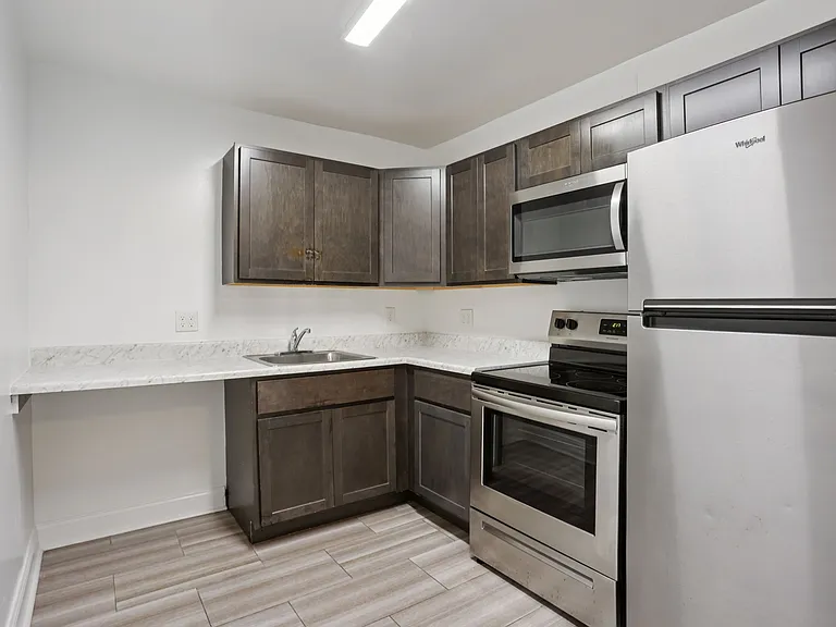 Maple Walk Apartments — Photo 11