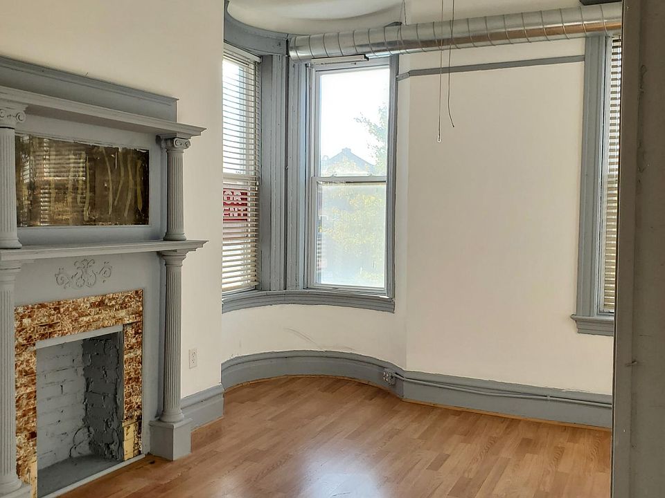 1st image of 851 N Ashland Ave #2