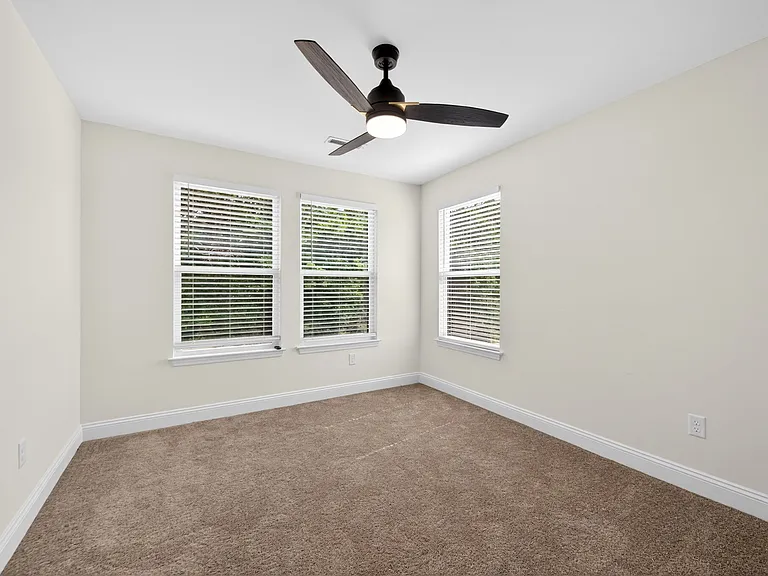 145 Sesame Loop — Photo 23