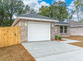 688 E Cobb Ave, Crestview, FL 32539