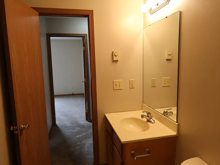 8 Westside Ct — Photo 26