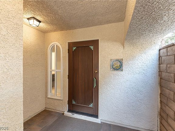 3rd image of 2845 Queens Courtyard Dr