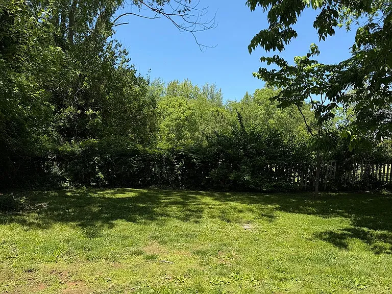 208 Linwood Dr — Photo 13