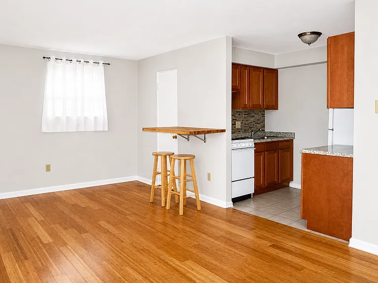 Studio (Unit 261-05)
