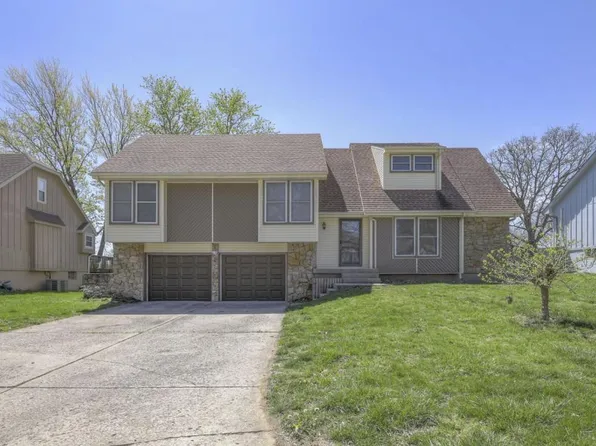 1008 NW Roanoke Dr, Blue Springs, MO 64015