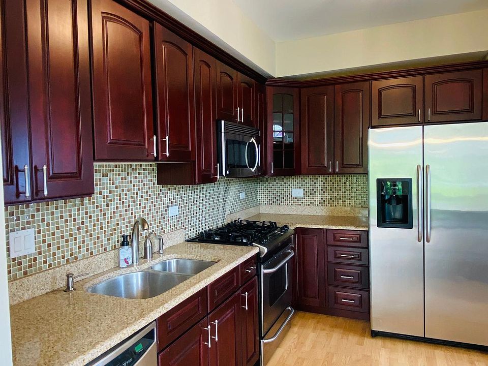 1st image of 568 Woodcrest Dr #1