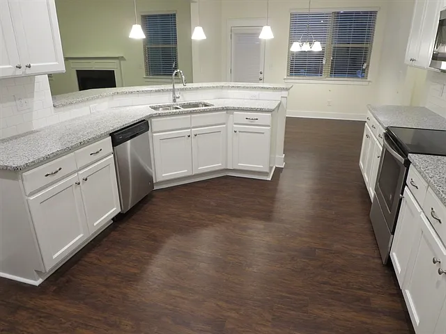 4 bed, 3.0 bath, 2814 sqft, $3,225 — Photo 2