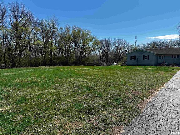 3rd image of 3838 N 8th Street Rd