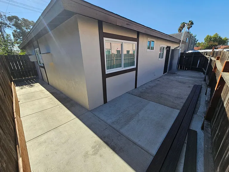 691 Graves Ave — Photo 16