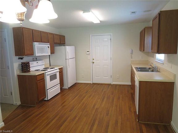 4th image of 1008 Blazingwood Dr