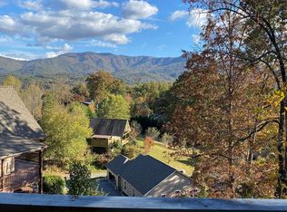 26 Hummingbird Ln, Bryson City, NC 28713