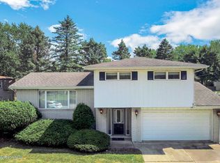 2447 W 61st Ave, Merrillville, IN 46410