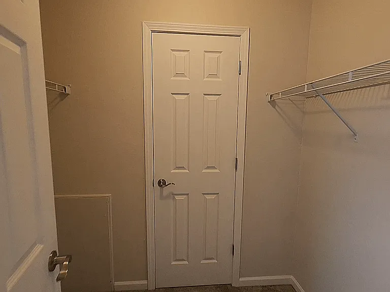 Three Oaks Apartments — Photo 28