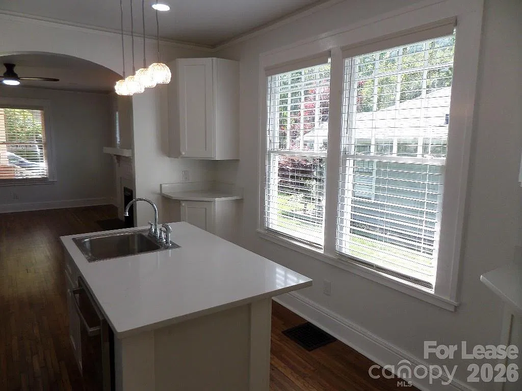 2 bed, 2.0 bath, 1196 sqft, $3,500 — Photo 3