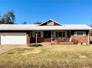 702 S 19th St, Chickasha, OK 73018