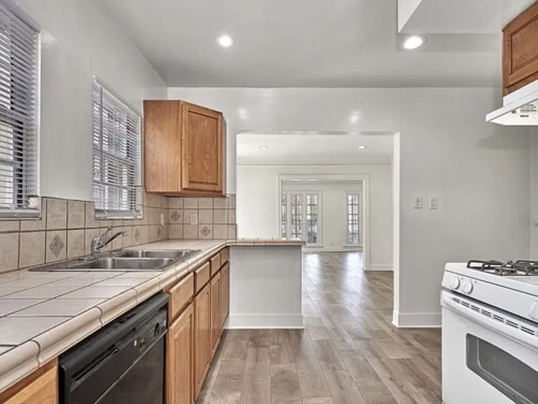 734 S Gramercy Pl #734 — Photo 6