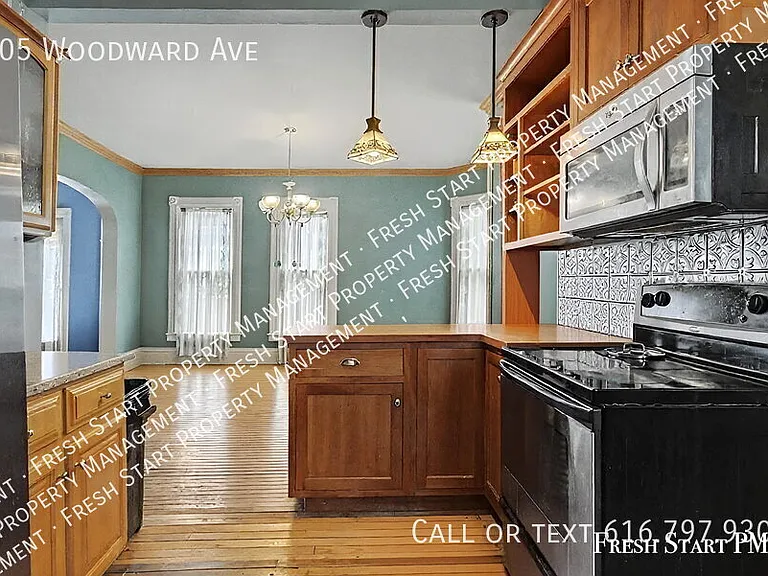 505 Woodward Ave — Photo 24