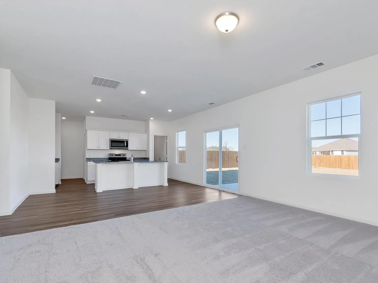 4 bed, 2095 sqft, $2,490 — Photo 3