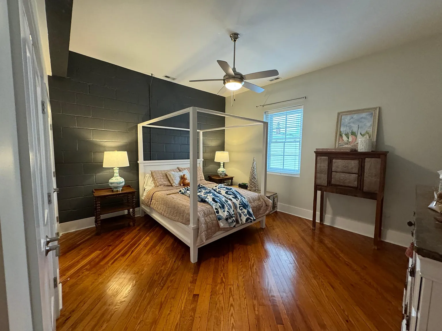 2430 Emerald Pl — Photo 4