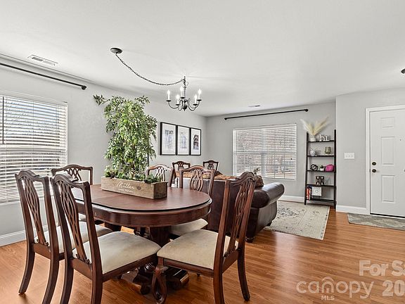 4th image of 2802 Buckleigh Dr
