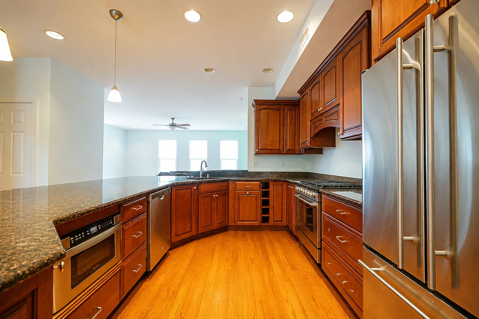2 bed, 2.5 bath, 2000 sqft, $3,255 — Photo 4