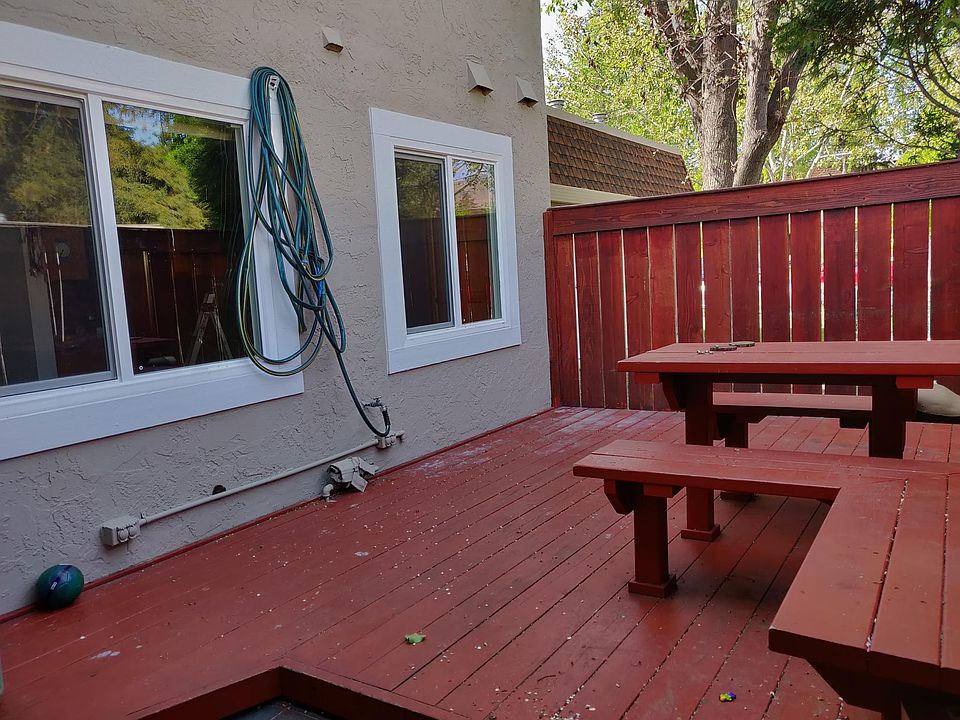 1st image of 3052 Creekside Dr