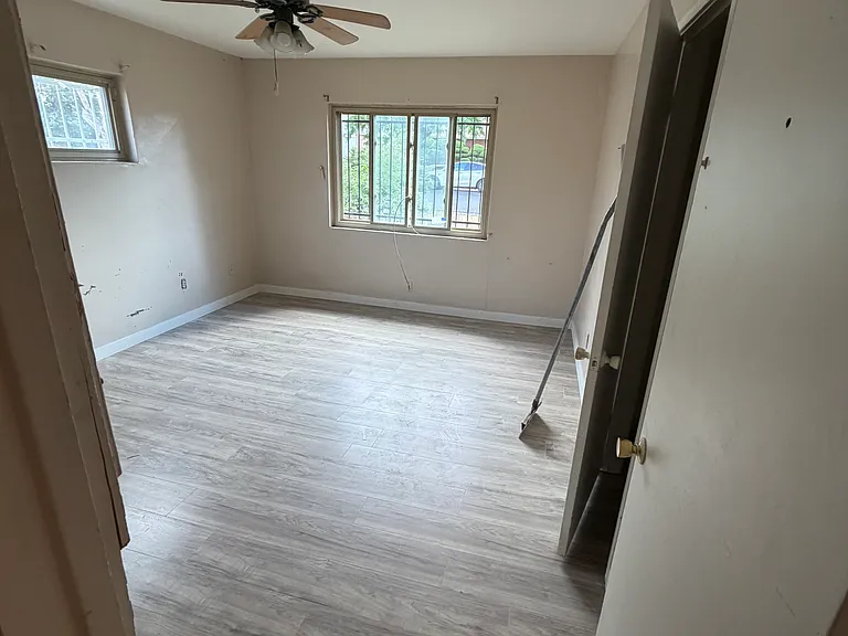 952 Salem St — Photo 3