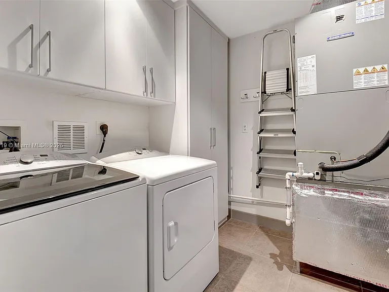 110 SE 2nd St #203 — Photo 30