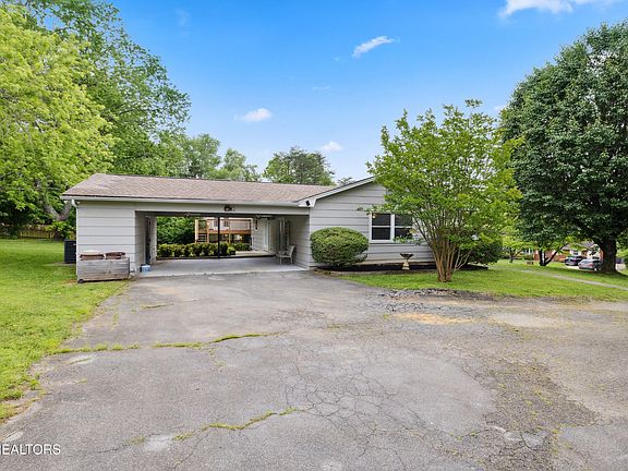 3rd image of 7613 Luscombe Dr