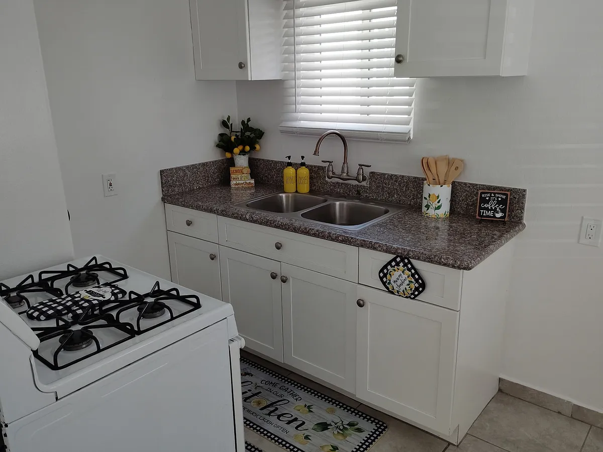 Building Photo - 6313 Cahuenga Blvd #1