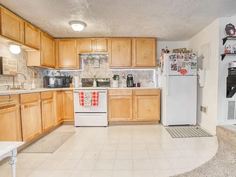 516 E Grand River Ave #2 — Photo 2